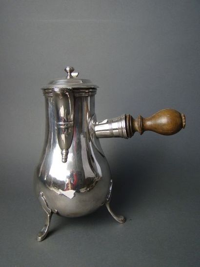 CAFETIERE en laiton argenté. Probablement...