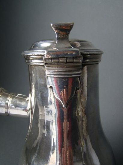 CAFETIERE en laiton argenté. Probablement...