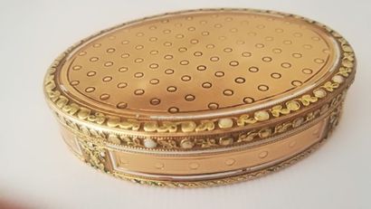 BOITE en or. SUISSE, vers 1780. De forme...