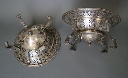 PAIRE DE CHAUFFERETTES OU RECHAUDS DE TABLE...