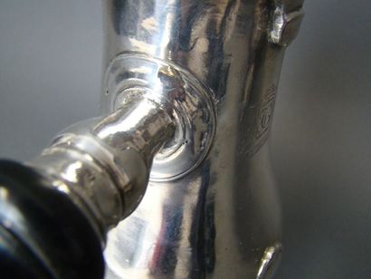 CAFETIERE en laiton argenté. Probablement...