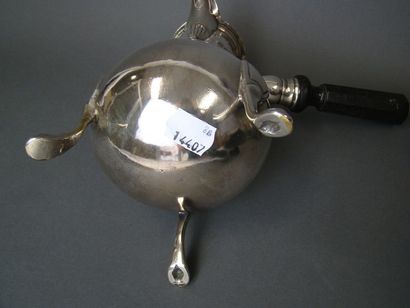 CAFETIERE en laiton argenté. Probablement...