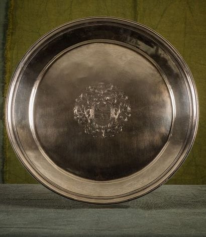 GRAND PLAT A VENAISON en métal argenté. France,...