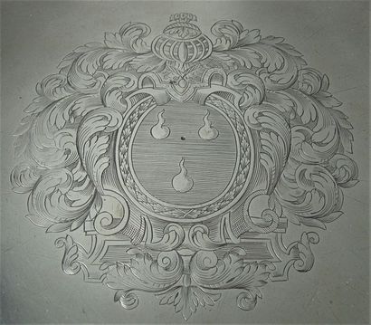 GRAND PLAT A VENAISON en métal argenté. France,...