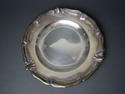 ASSIETTE en argent. PARIS, Ernest CARDEILHAC,...