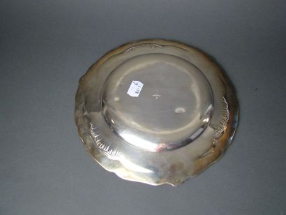 ASSIETTE en argent. PARIS, Ernest CARDEILHAC,...