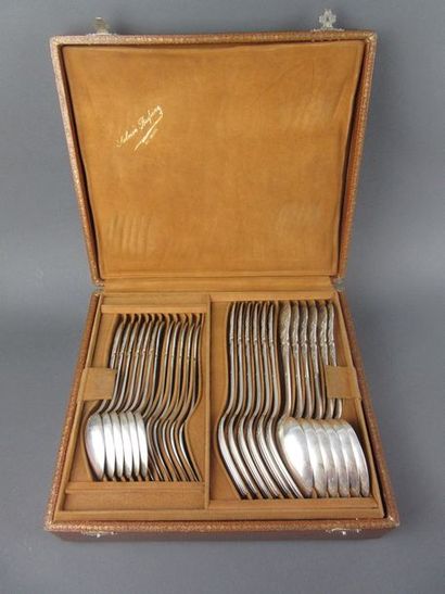 MENAGERE (42 pièces) en argent. PARIS, DOUTRE...