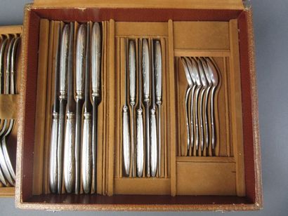 MENAGERE (42 pièces) en argent. PARIS, DOUTRE...