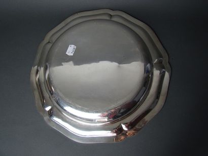 PLAT en argent. PARIS, GRUHIER Père et Fils,...