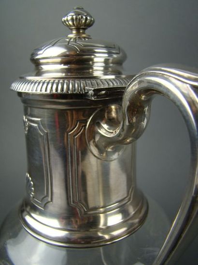 CARAFE en argent et cristal. PARIS, TETARD...