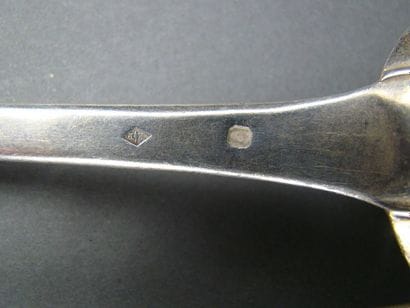 ENSEMBLE DE SIX COUVERTS DE TABLE en argent....