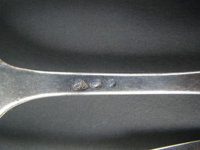ENSEMBLE DE SIX COUVERTS DE TABLE en argent....