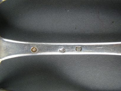 ENSEMBLE DE SIX COUVERTS DE TABLE en argent....