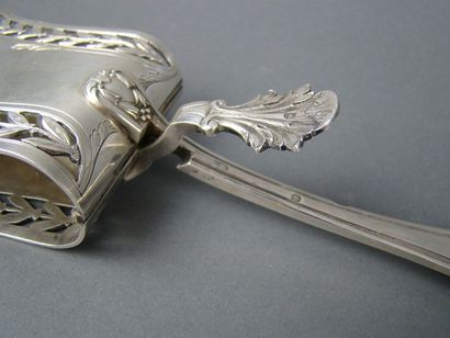 PINCE A ASPERGES en argent. PARIS, orfèvre...