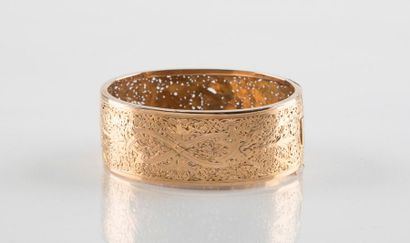 Bracelet manchette ouvrant en or jaune au...