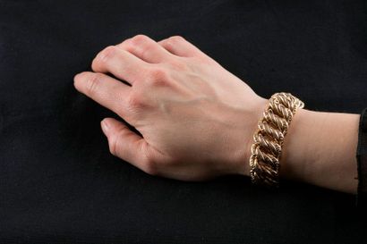 Bracelet gourmette maille américaine en or...