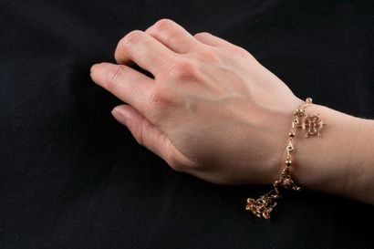 Bracelet en or jaune, composé de motifs losangés...