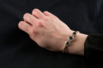 Bracelet maille anglaise en or jaune orné...