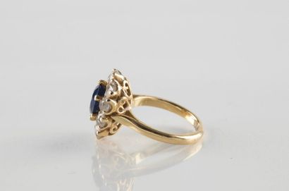 Bague en or jaune stylisant une marguerite,...