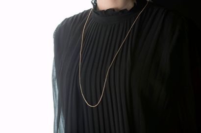 Sautoir en or jaune, maille serpent, fermoir...