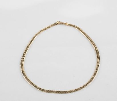 Collier en or jaune, maille anglaise plate....