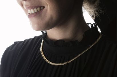 Collier en or jaune, maille anglaise plate....
