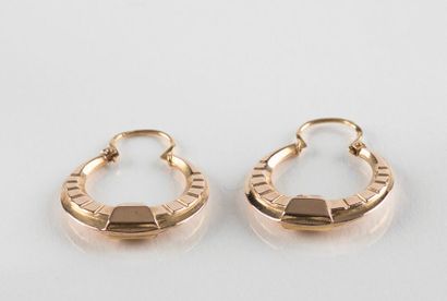 Paire de boucles d'oreilles ancienne en or...