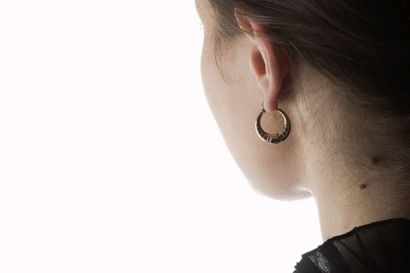 Paire de boucles d'oreilles ancienne en or...