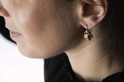 Paire de boucles d'oreilles dormeuses en...