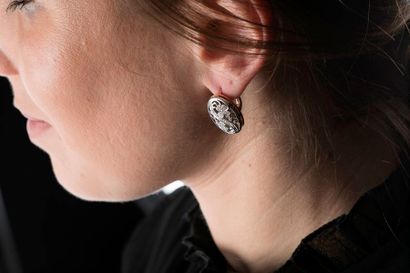 Paire de boucles d'oreilles en or rose et...