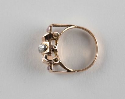 Bague en or jaune et platine à volutes, ornée...