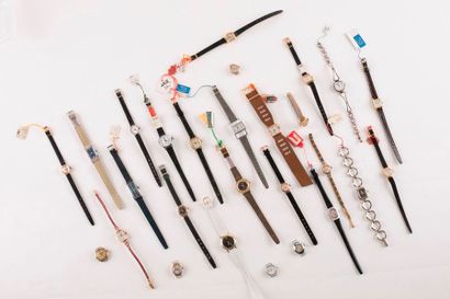 Lot de 27 montres de dame