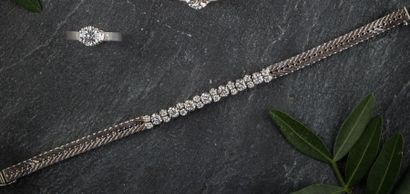 Bracelet en or gris maille épi plate, ornée...