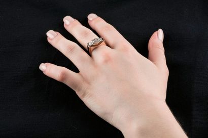 Bague tank en or jaune sertie diamants taille...