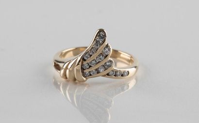 Bague en or jaune ornée d’un pavage de diamant...