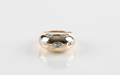 Bague jonc en or jaune agrémentée de sept...