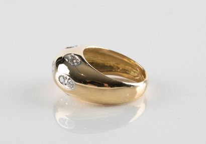Bague jonc en or jaune agrémentée de sept...