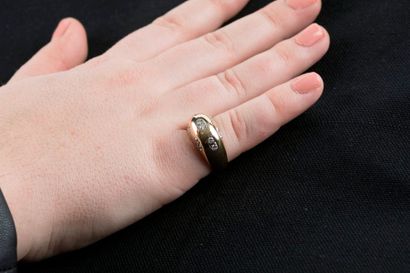 Bague jonc en or jaune agrémentée de sept...