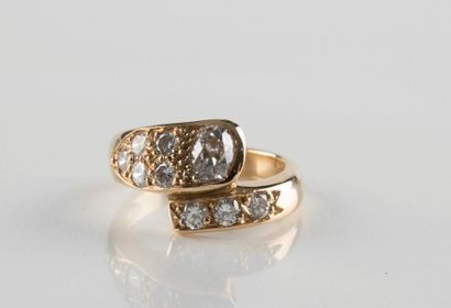 Bague de forme jonc en or jaune entrelacé...