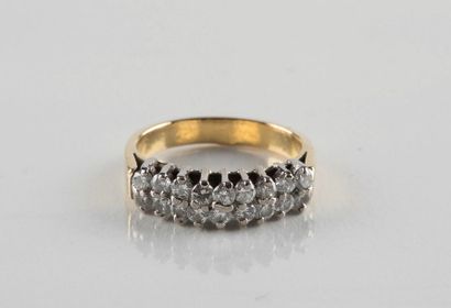 Bague en or jaune et or gris ornée d'une...