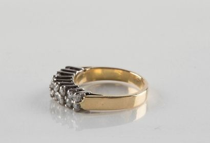 Bague en or jaune et or gris ornée d'une...