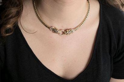 Collier en or jaune maille anglaise, à décor...