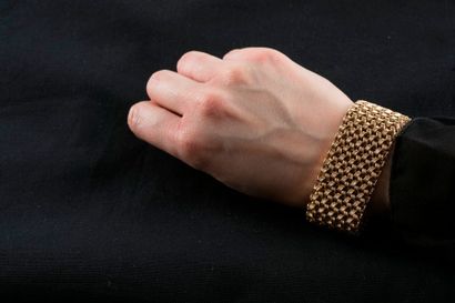 Bracelet en or jaune, manchette articulée,...