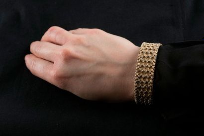 HERMES Bracelet manchette en or jaune et...