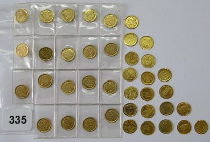 Médailles - Lot de 39 mini médailles, 15...