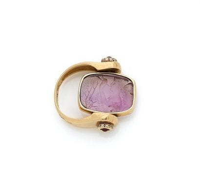 Bague 

en or 18K (750), ornée d'un chaton...