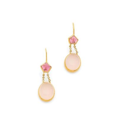 Paire de pendants d'oreilles 

en or 18K...