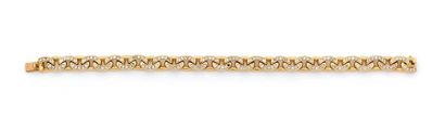 CHAUMET. 

Bracelet en or 18K (750), composé...