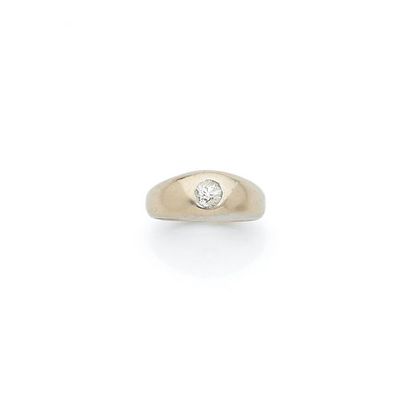 Bague jonc 

en or gris 18K (750), sertie...