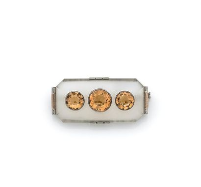 Broche 

en argent, ornée d'un rectangle...